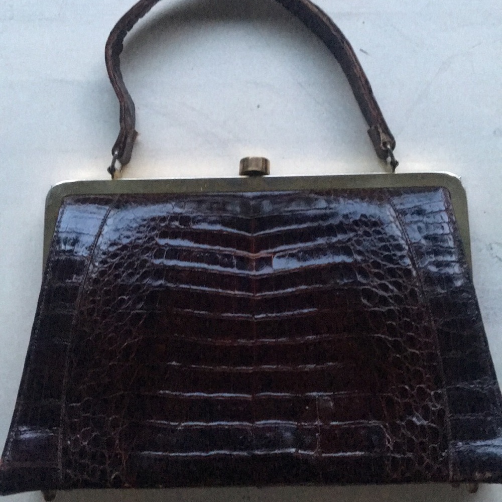 SOLD. Vintage 1950’s Vassar Alligator Handbag - Picture 2 of 8